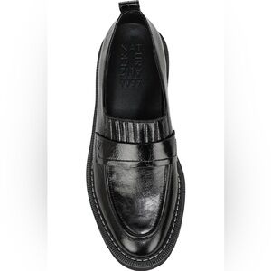 Black Leather Women’s Loafers Naturalizer size 11 black